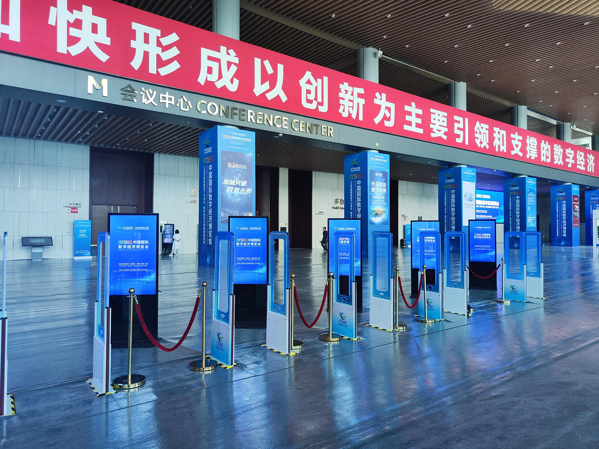 拥抱未来，让人脸识别签到成为你的“智慧名片”