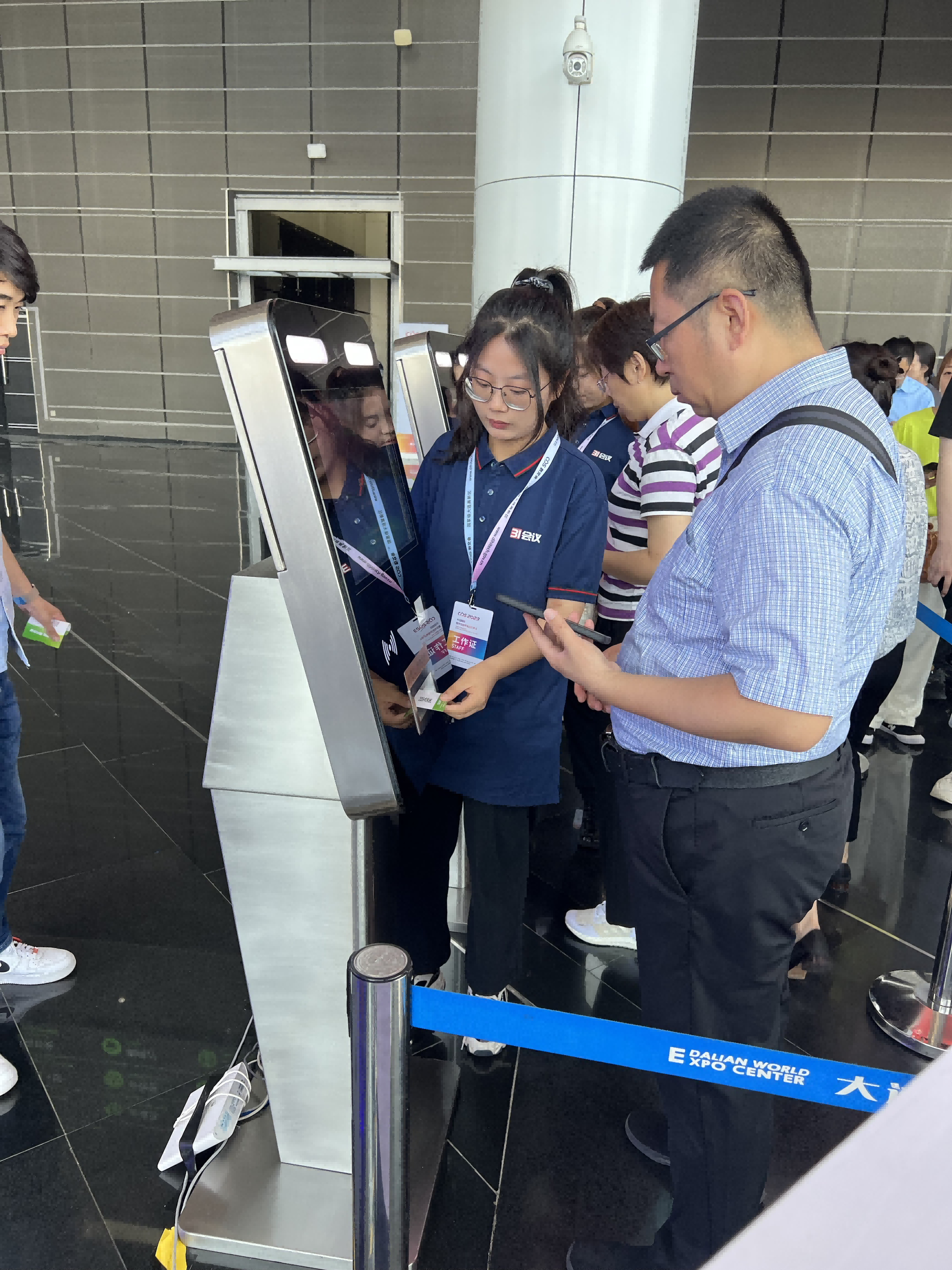 自助签到:开启高效便捷的会议新体验 自助签到:开启高效便捷的会议新体验
