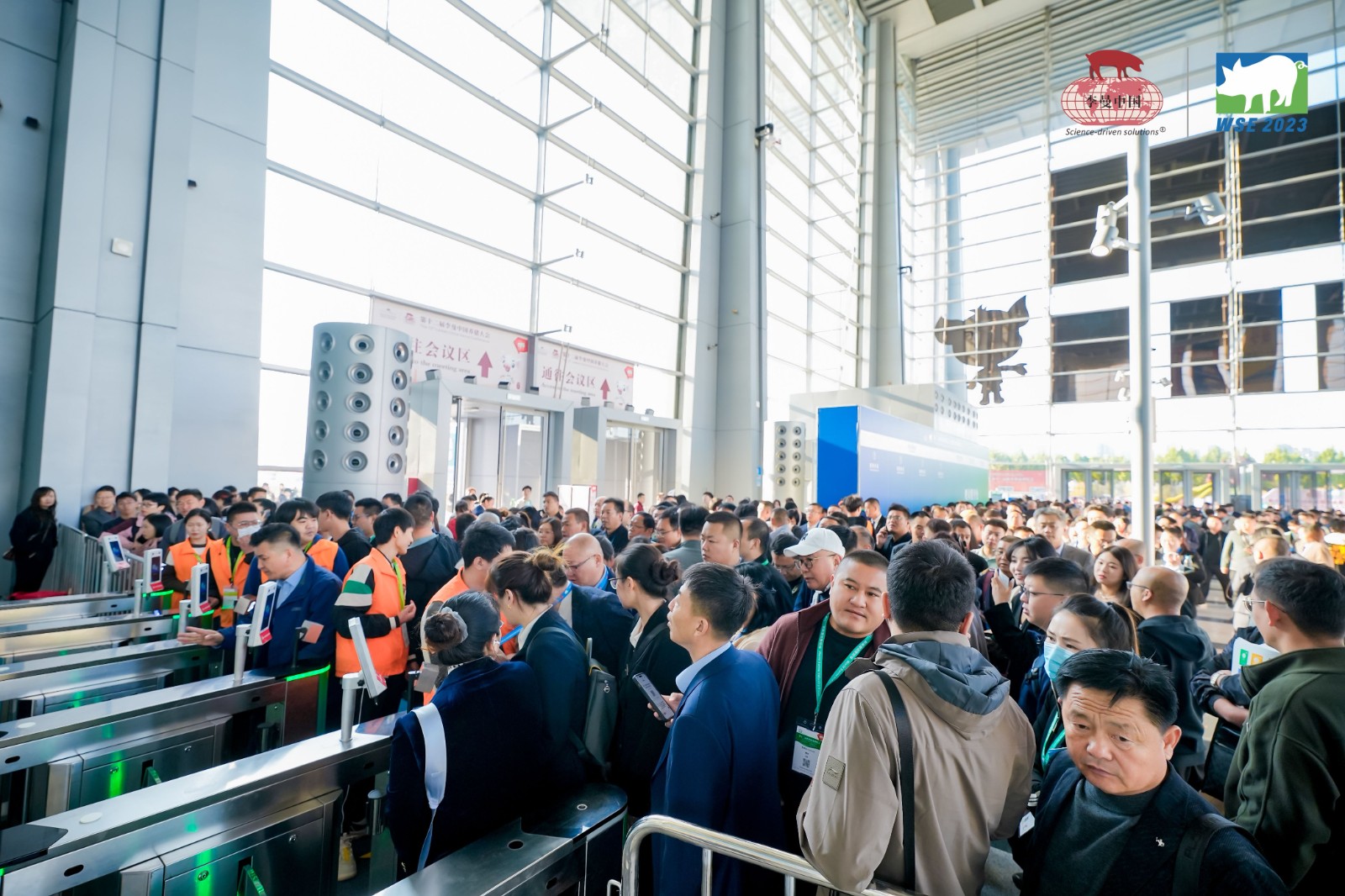 “秒过”入场：人脸识别签带来的到极致会议体验
