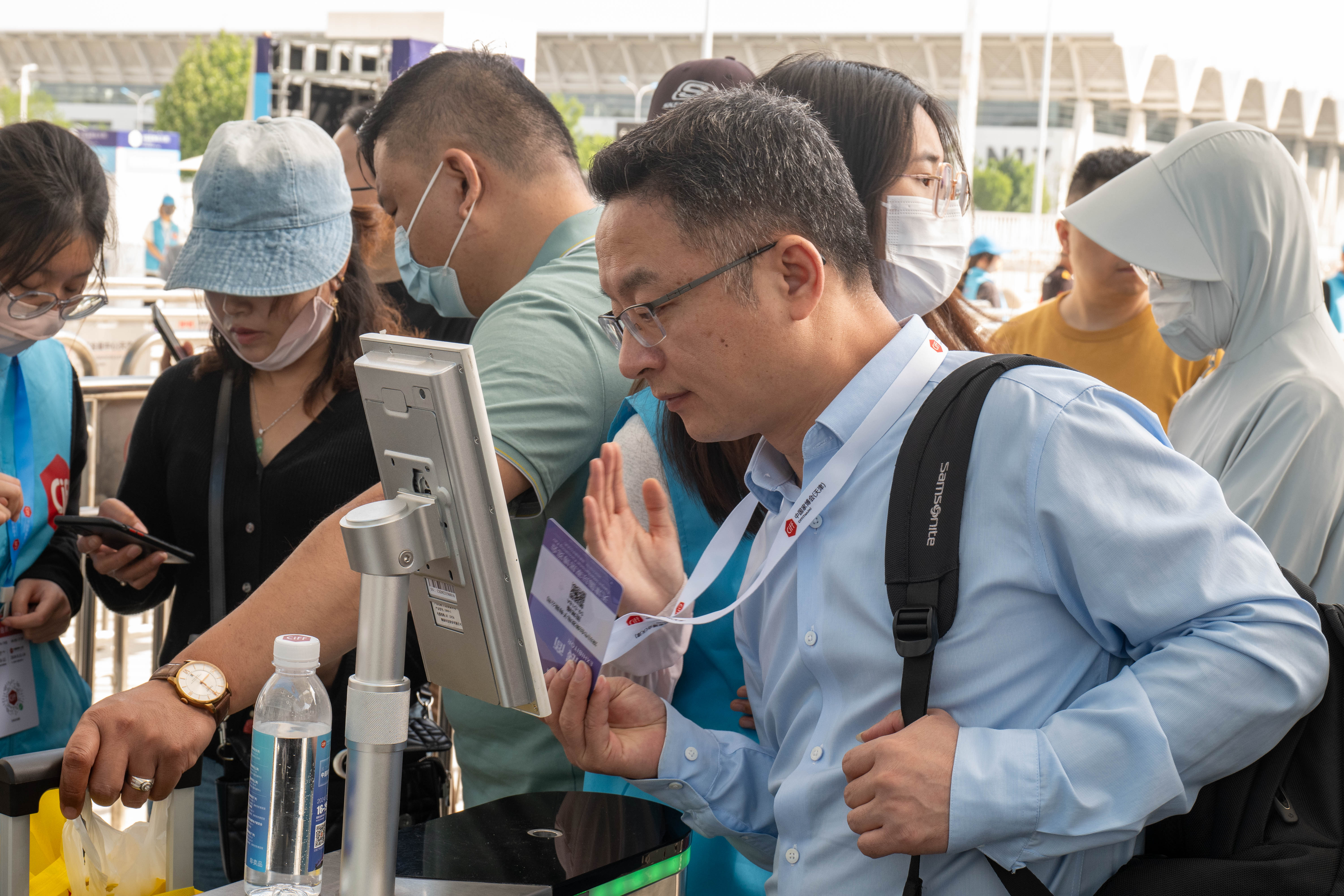 RFID 签到：重新定义高级别会议入场体验