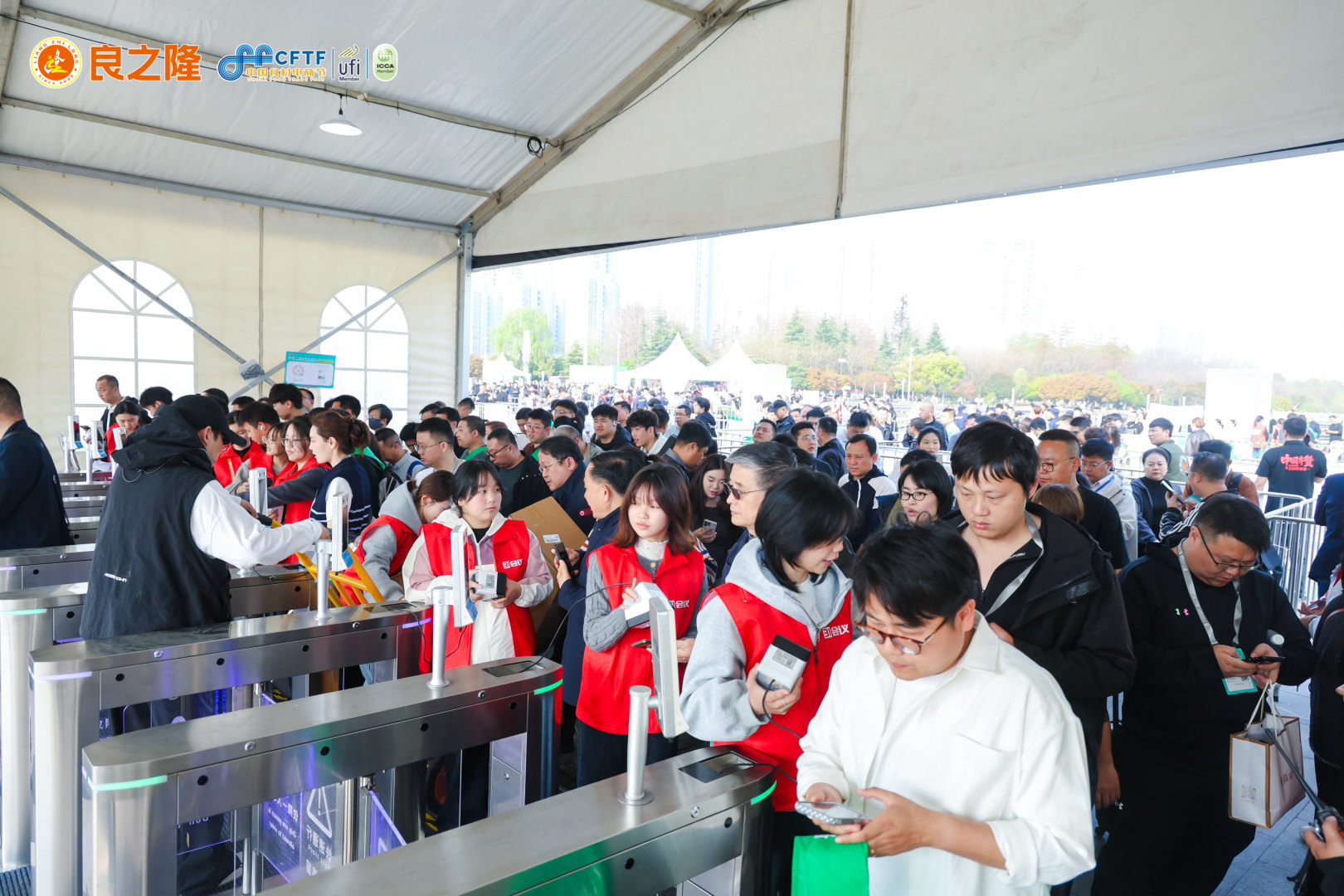 食展畅签 智闸护航!31会议有障碍闸机服务食材电商节现场管理 食展畅签 智闸护航!31会议有障碍闸机服务食材电商节现场管理