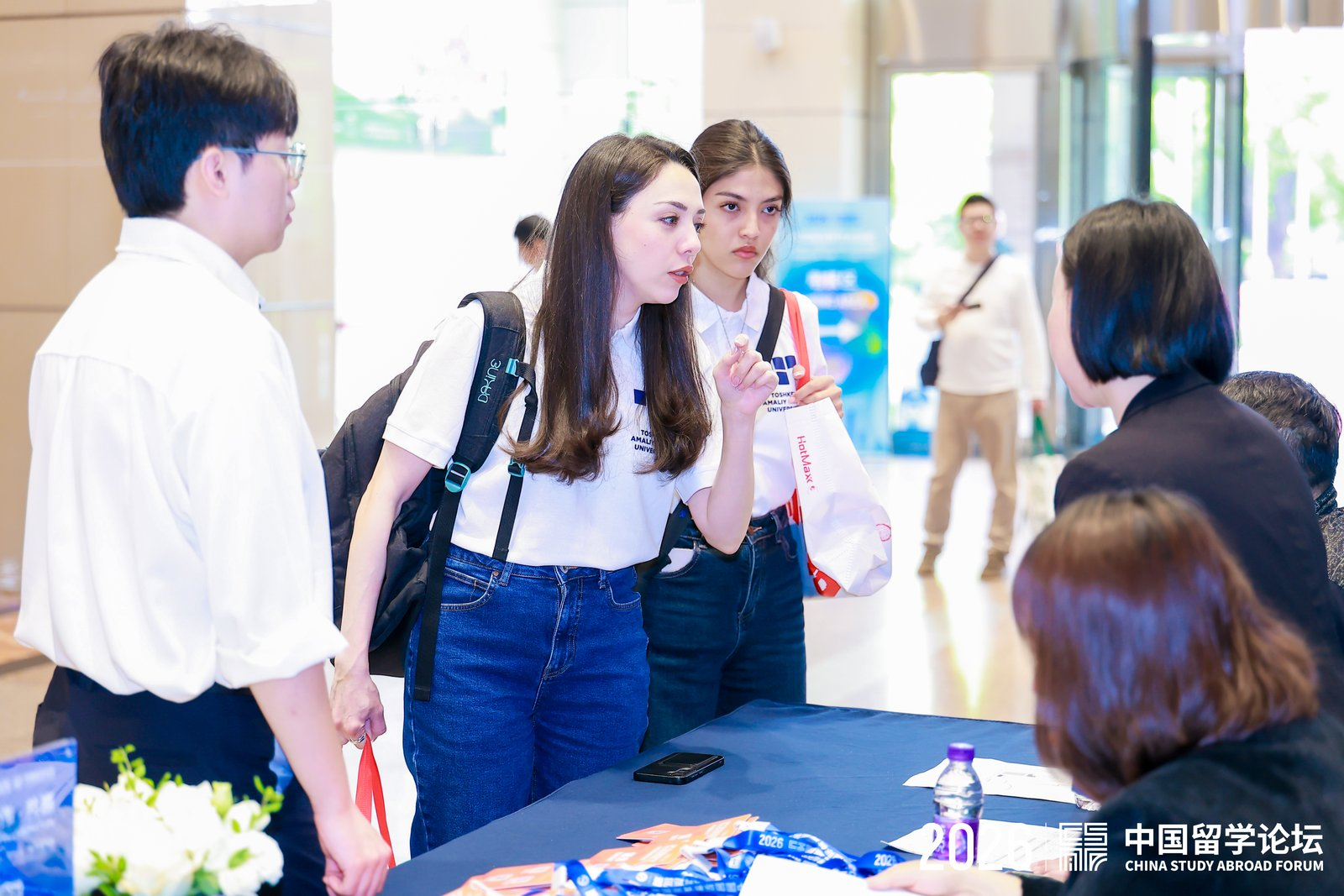 证载远航 制签智行！31会议现场制证签到服务2026中国国际教育巡回展
