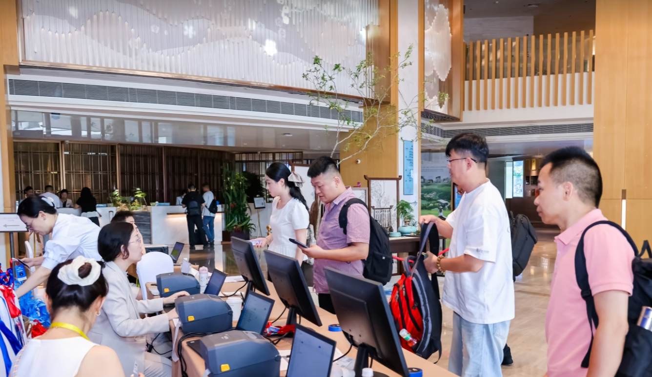 一证启盛会 制证速签到!31会议现场制证服务第23届中国户外传播大会 一证启盛会 制证速签到!31会议现场制证服务第23届中国户外传播大会